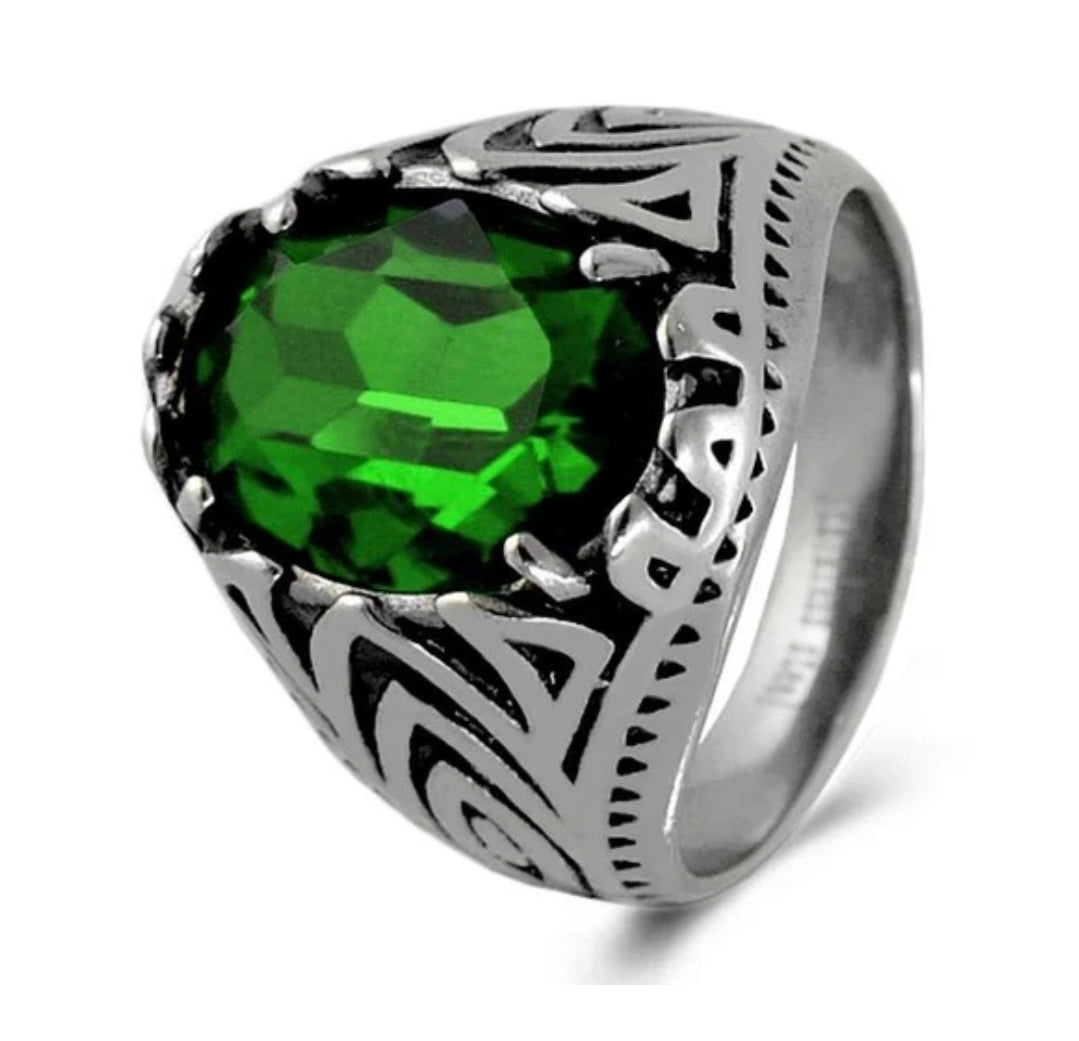 Bague homme en Acier 316 de couleur argenté - Tribaux ciselé ajouré d'un diamant cz vert
