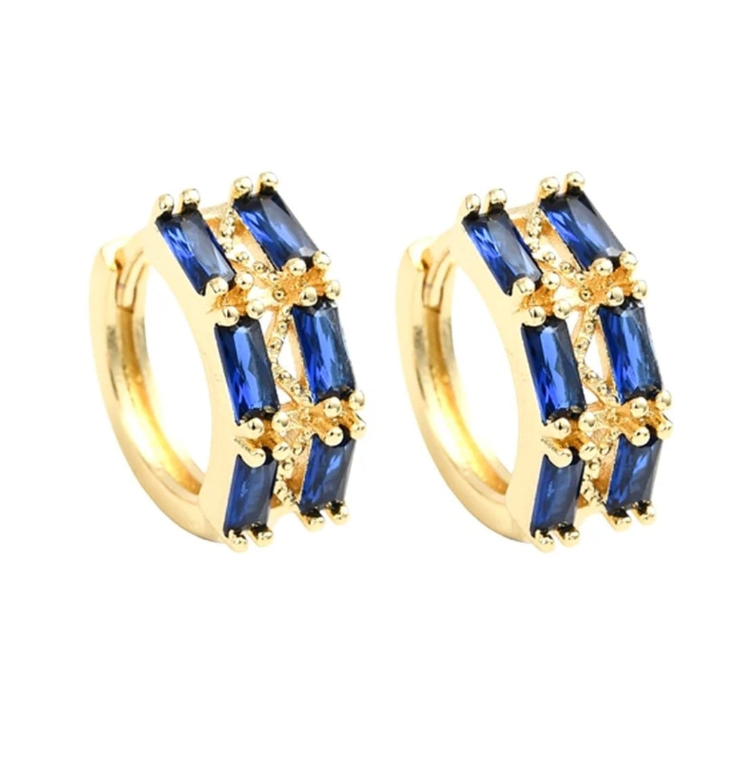 Boucles d'oreilles Créoles dorées à l'or fin oxydes bleues serties