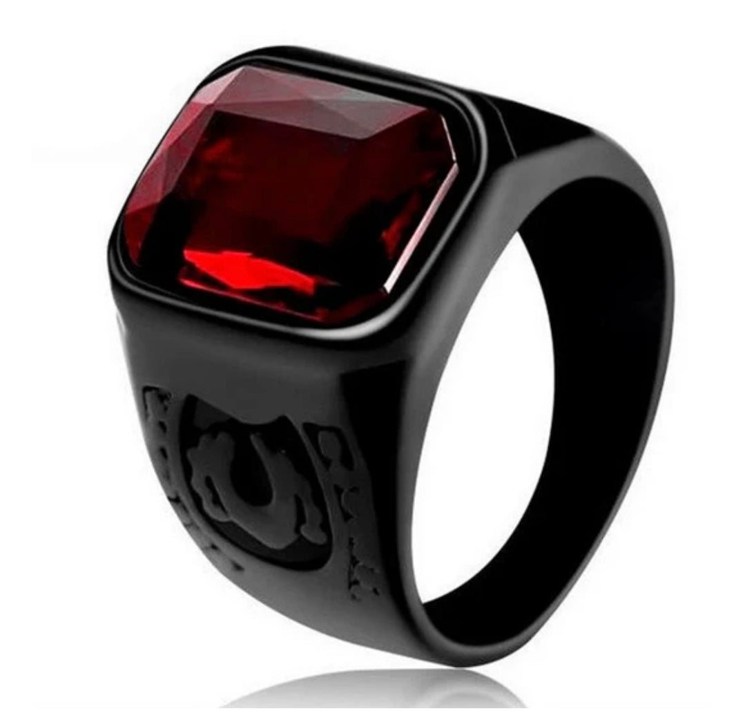 Bague chevalière homme acier 316 couleur noir strass rouge