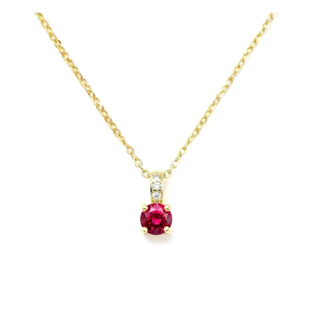 Collier femme oxyde rouge et zirconiums sertis sur la bélière doré à l'or fin