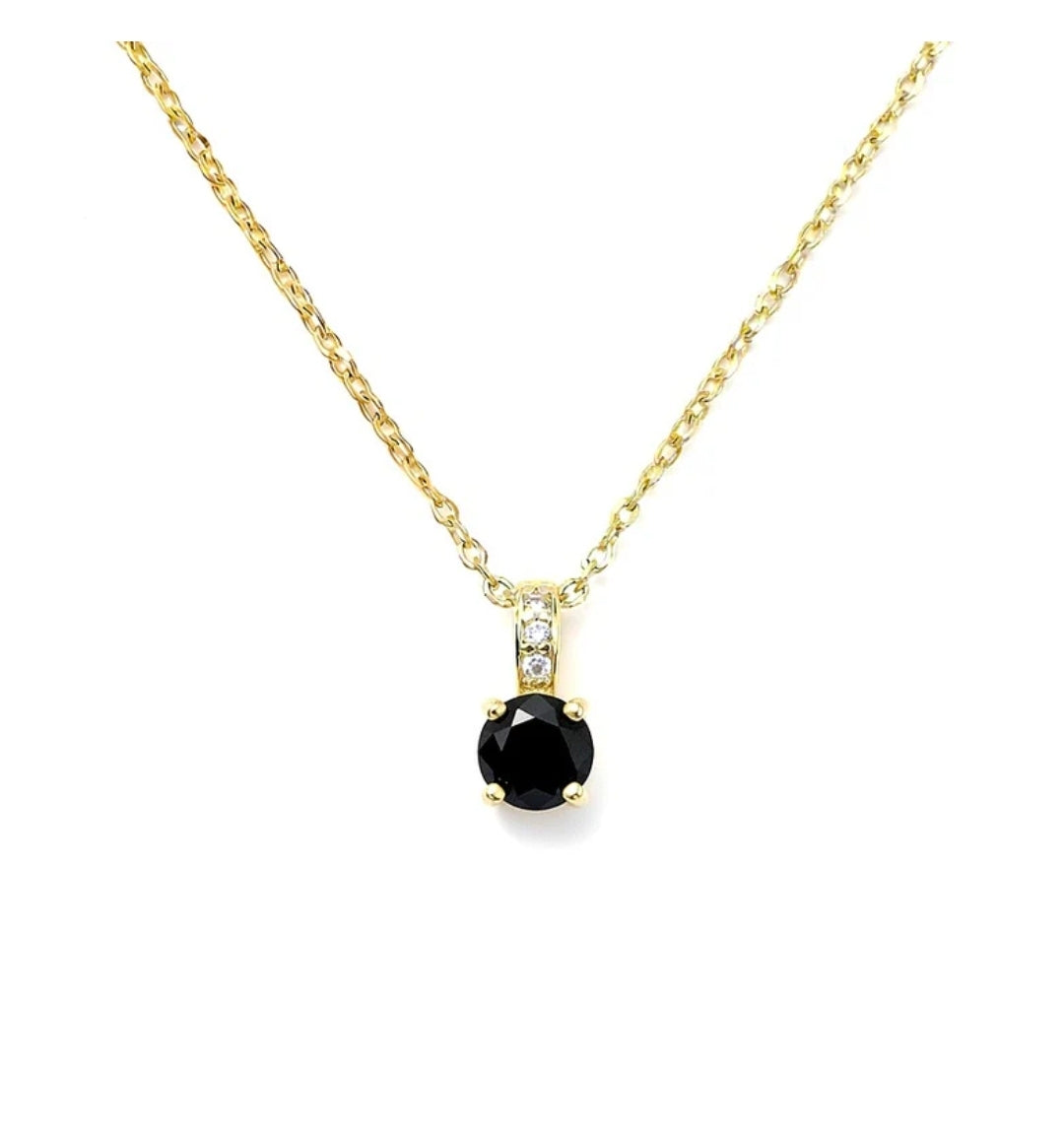 Collier femme oxyde noir et zirconiums sertis sur la bélière doré à l'or fin