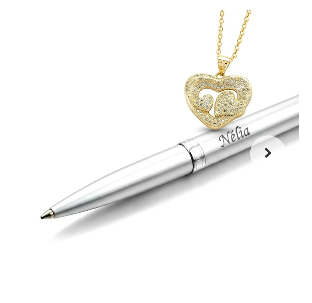 Collier ornée pour femme d'un joli pendentif 3 cœurs serti de zirconiums