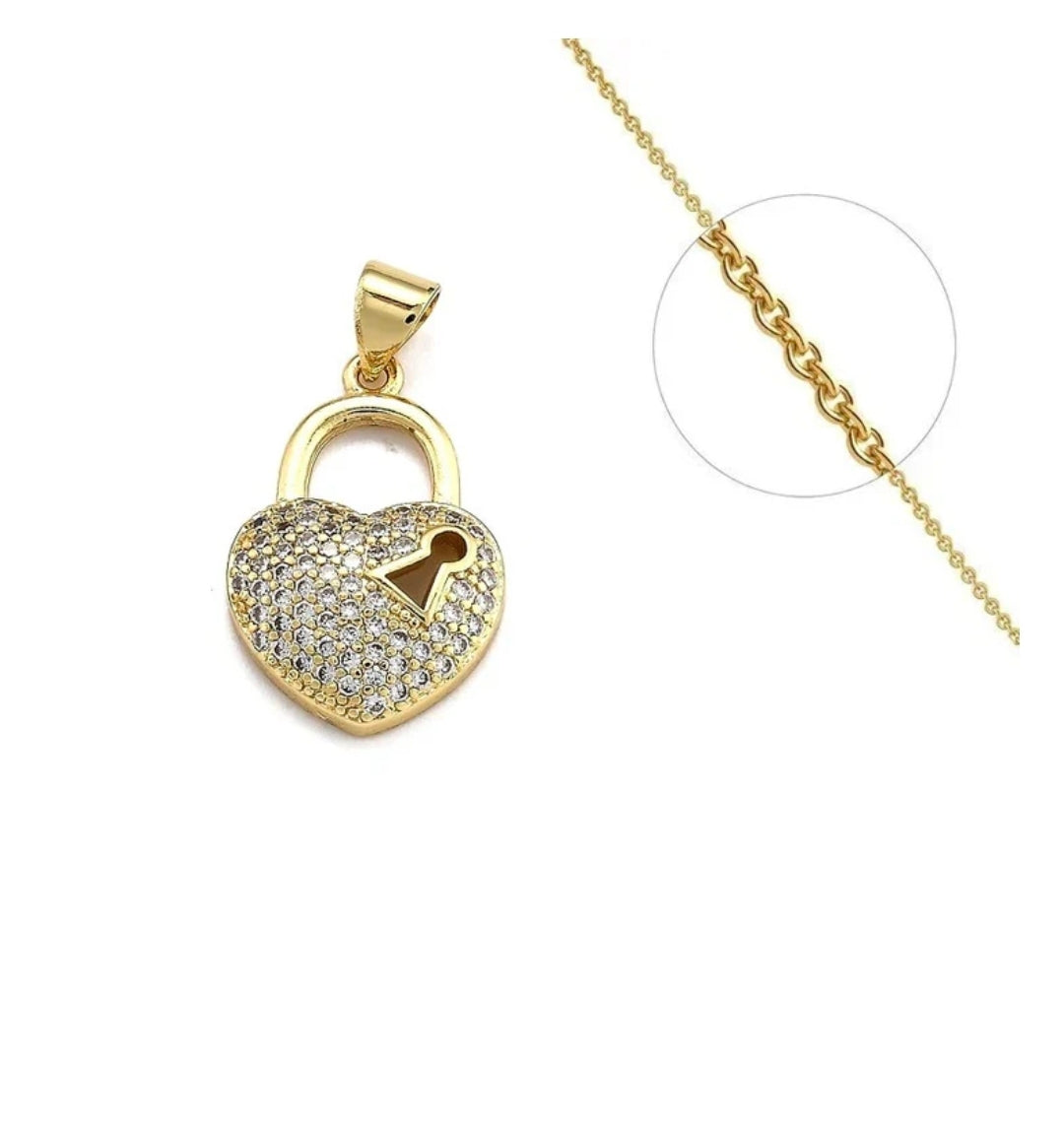 Collier femme et son pendentif cœur avec serrure serti de zirconiums