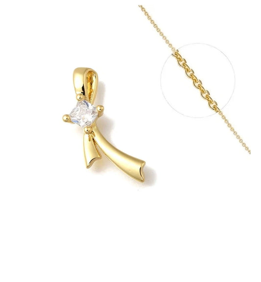 Collier pour femme chaîne ornée d'un joli pendentif ruban oxyde blanc