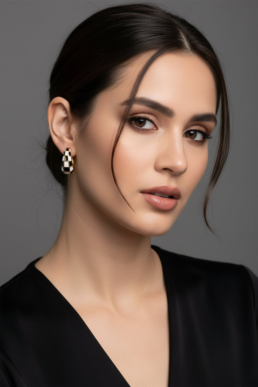 Boucles d'oreilles femme Créoles dorées à l'or fin damier nacre noir et blanc