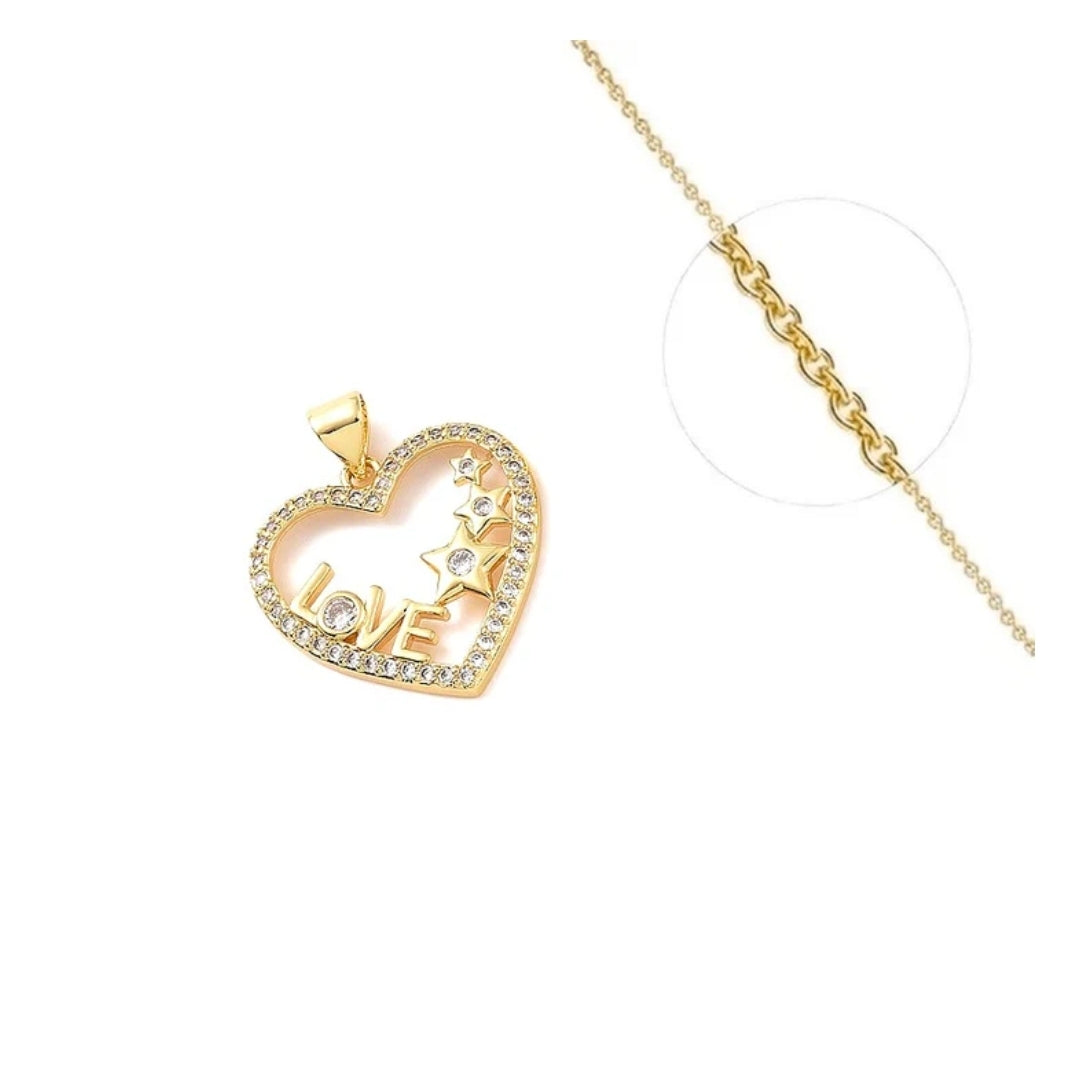 Collier pour femme ornée d'un joli cœur love zirconiums blancs sertis