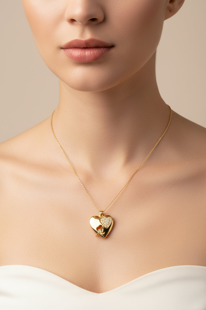 Collier femme pendentif cœur avec bague entrelacée zirconiums sertis doré à l'or fin
