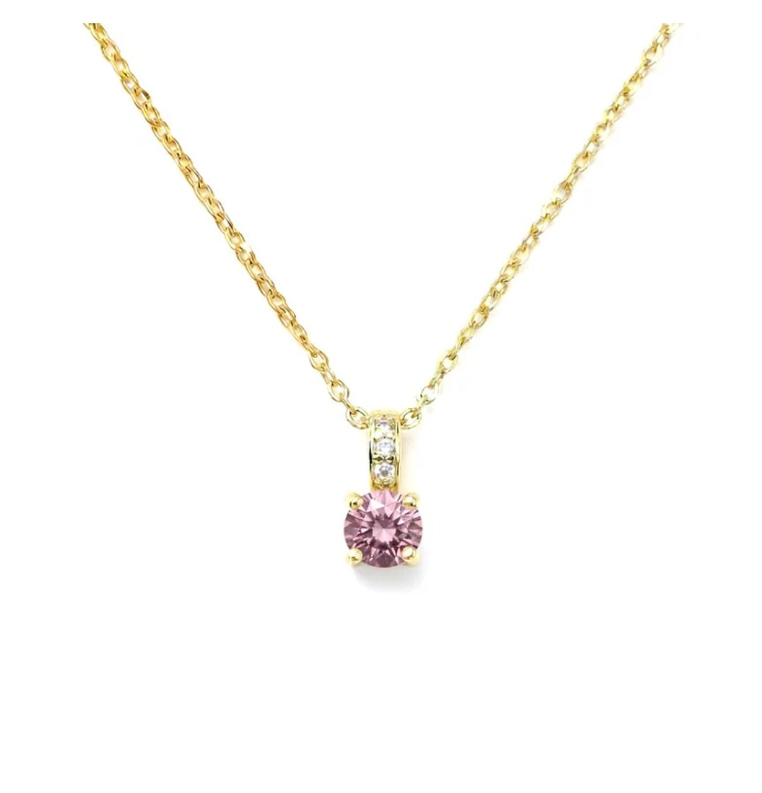Collier femme oxyde mauve et zirconiums sertis sur la bélière doré à l'or fin