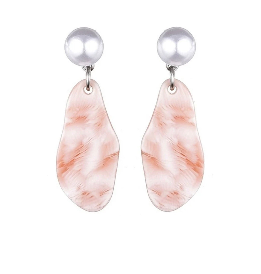 Boucles d'oreilles fantaisie tombantes résine