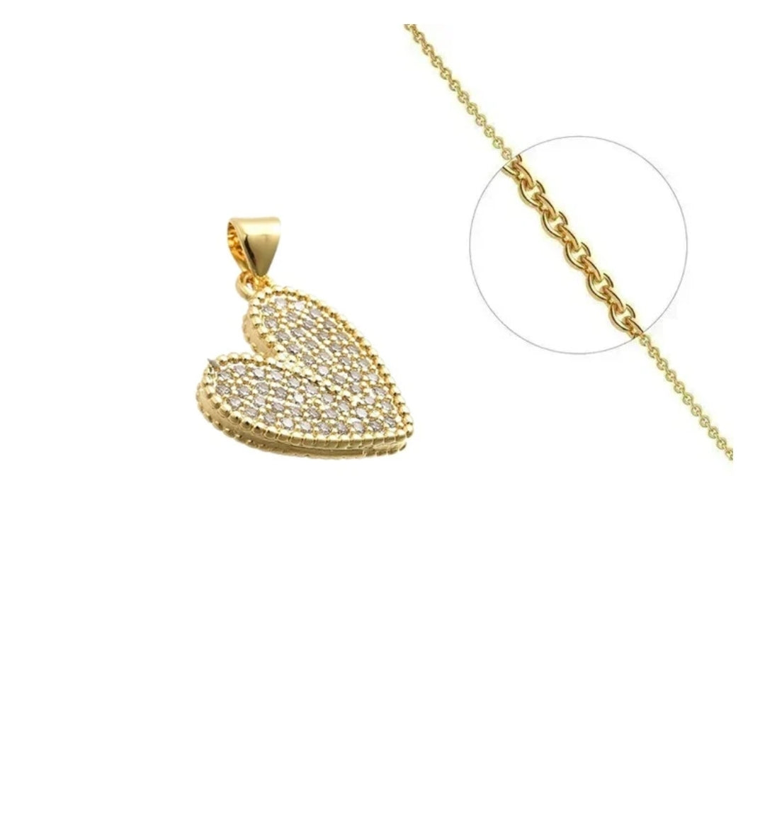Collier femme doré et pendentif cœur zirconiums sertis