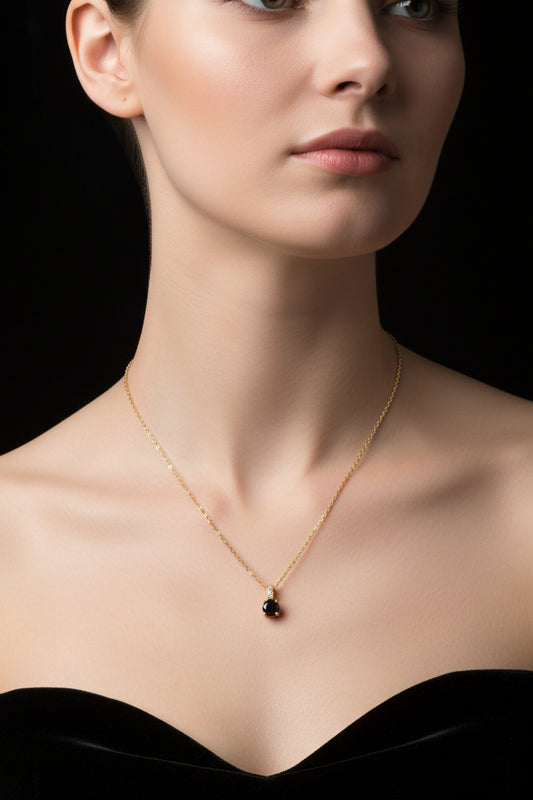 Collier femme oxyde noir et zirconiums sertis sur la bélière doré à l'or fin