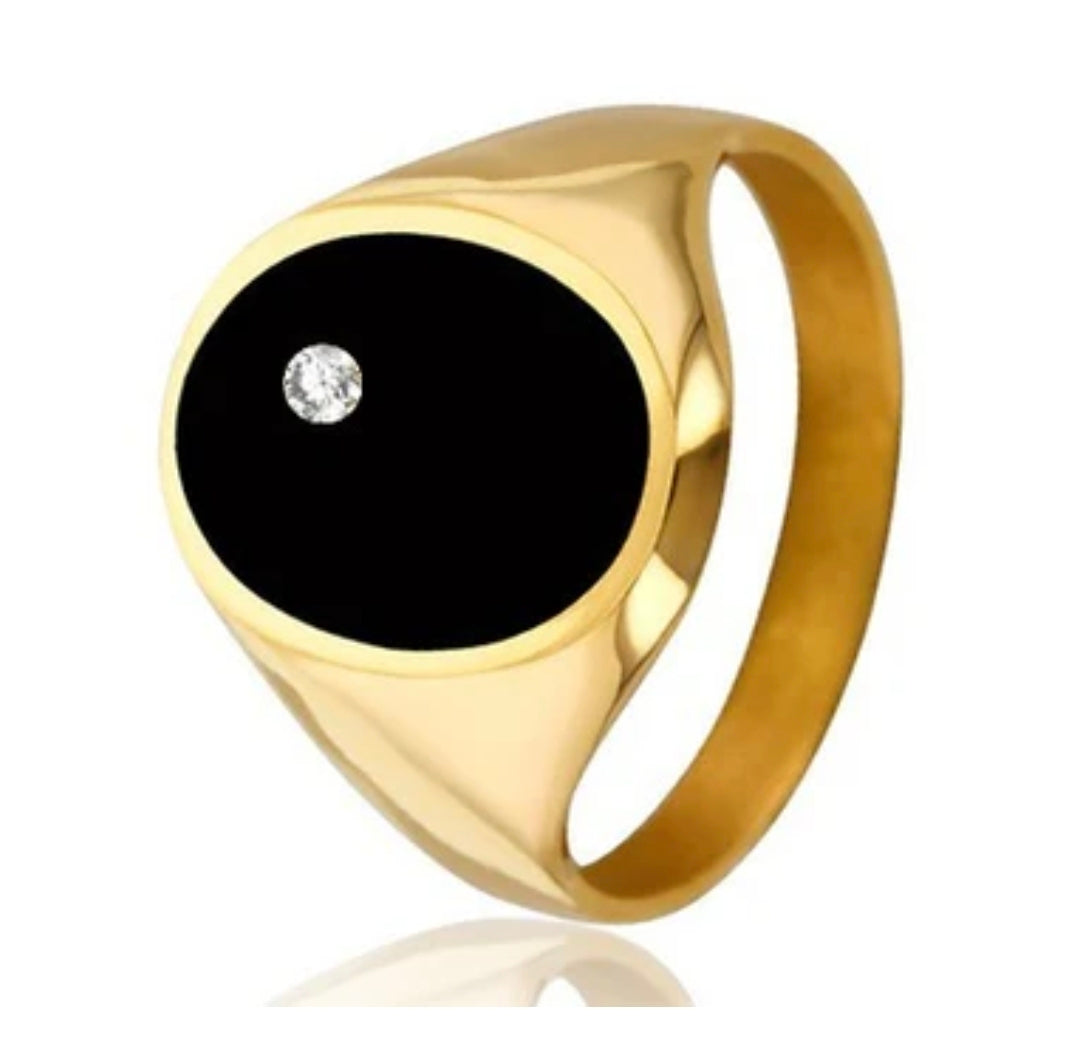 Bague homme Acier 316 de couleur doré - Style chevaliere à fond noir diamant cz