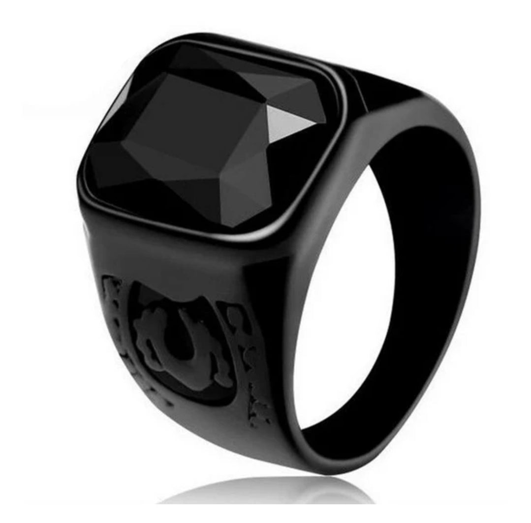 Bague chevalière homme acier 316 couleur noir et strass noir