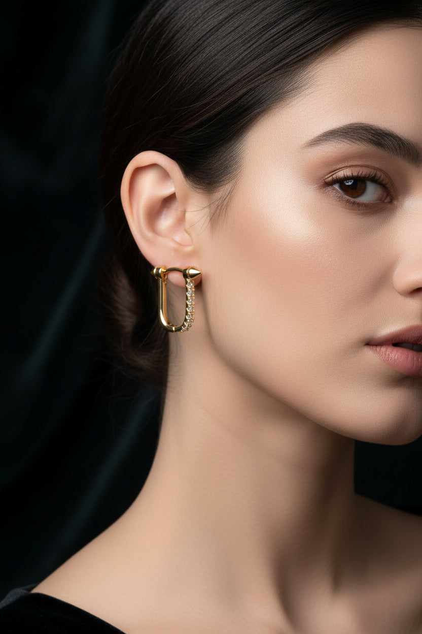 Boucles d'oreilles femme clous dorées à l'or fin avec zirconiums sertis