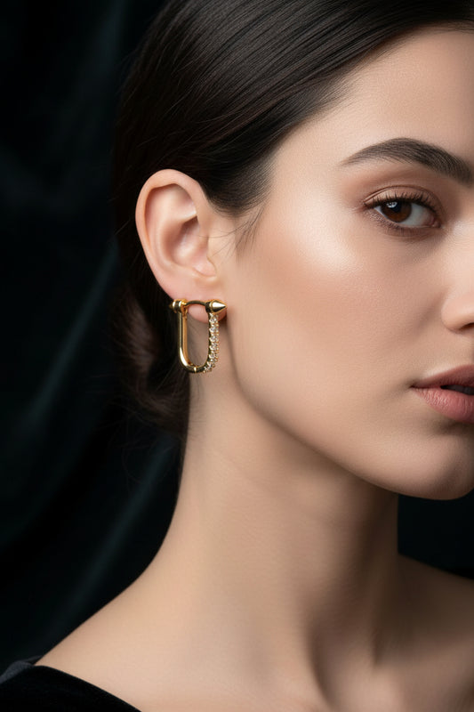 Boucles d'oreilles femme clous dorées à l'or fin avec zirconiums sertis