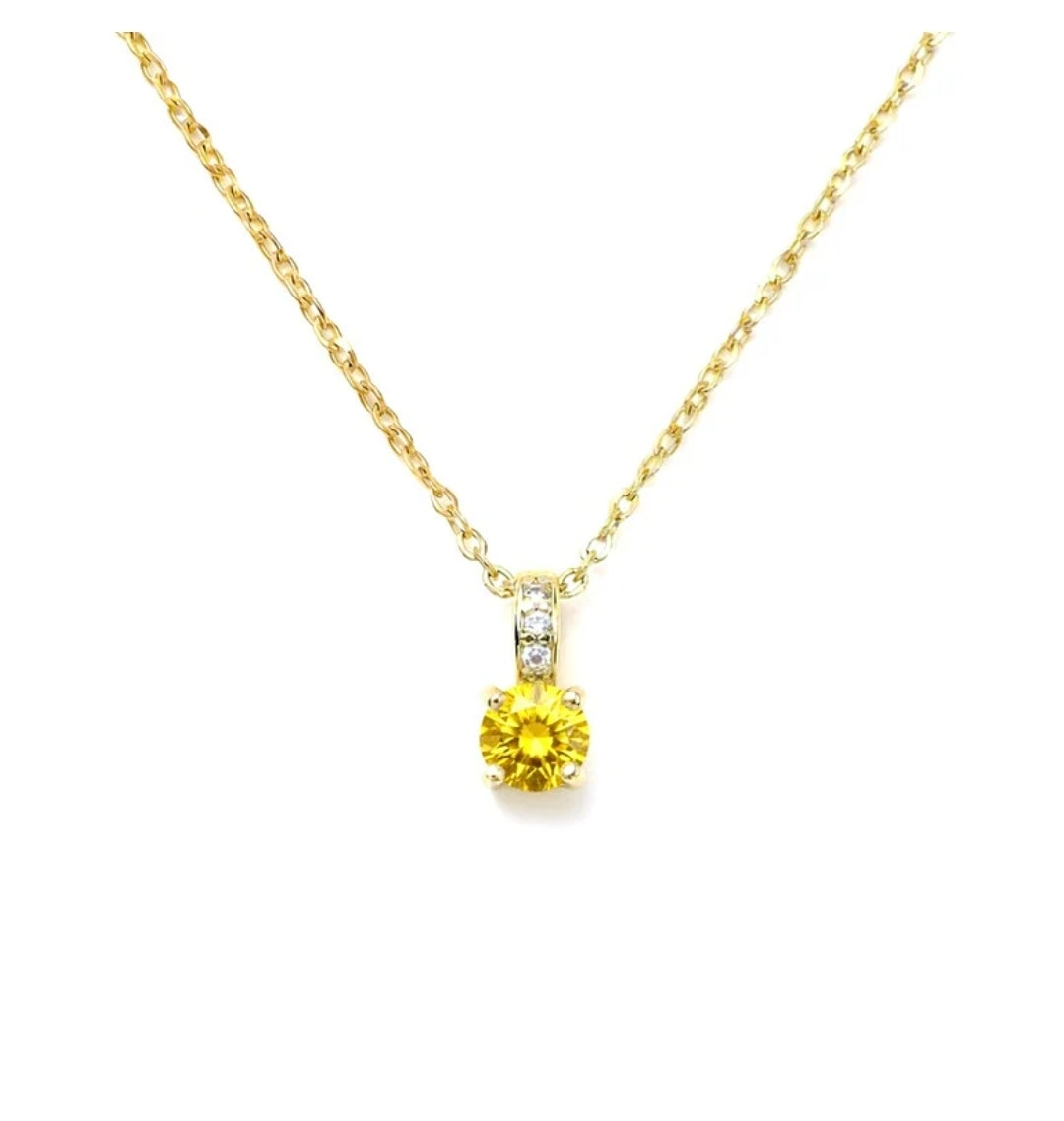 Collier femme oxyde jaune et zirconiums sertis sur la bélière doré à l'or fin